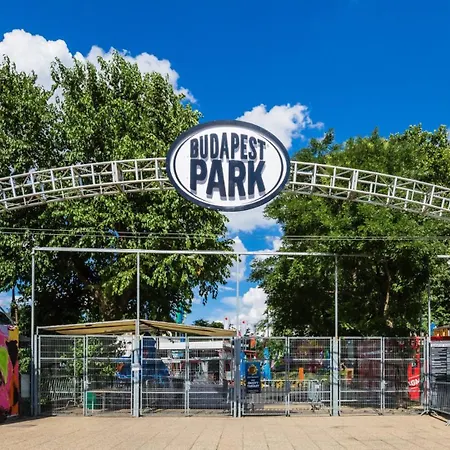 Park Apartment *